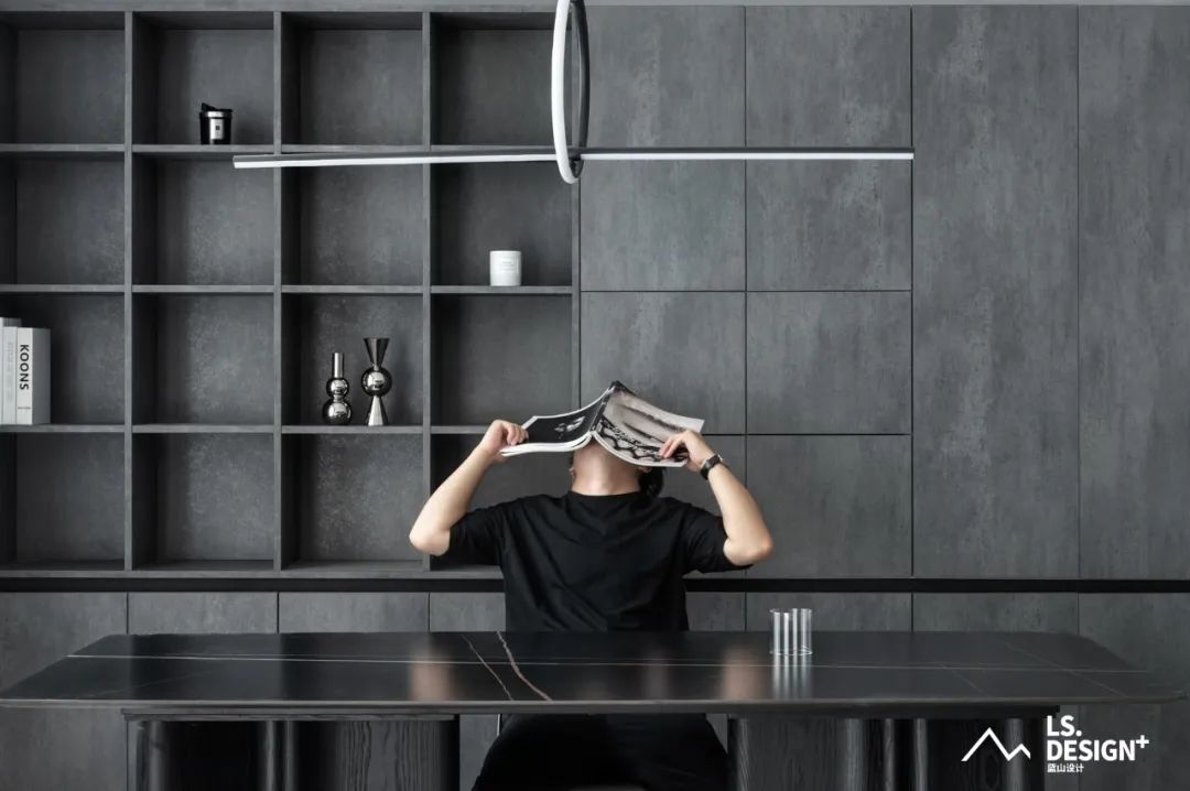 繁忙高管的灰色调现代极简之家-41