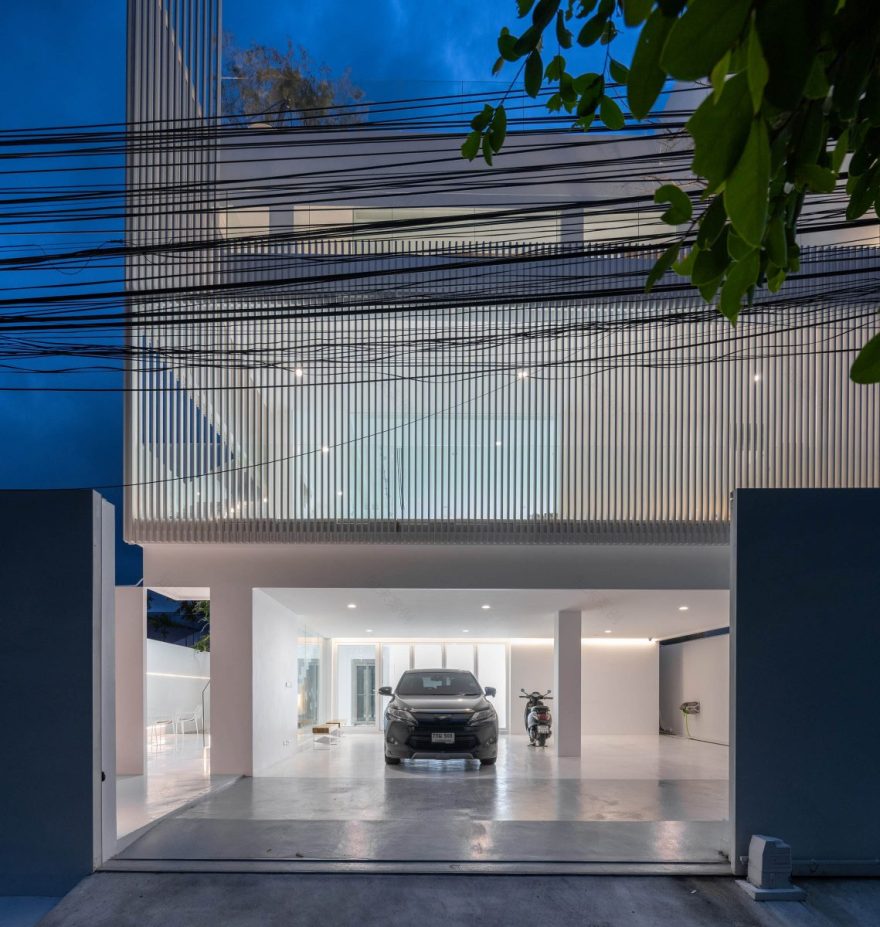 บ้านสีขาว โฮมสตูดิโอที่ผสานพื้นที่อยู่อาศัยในบ้านหลากฟังก์ชัน-26