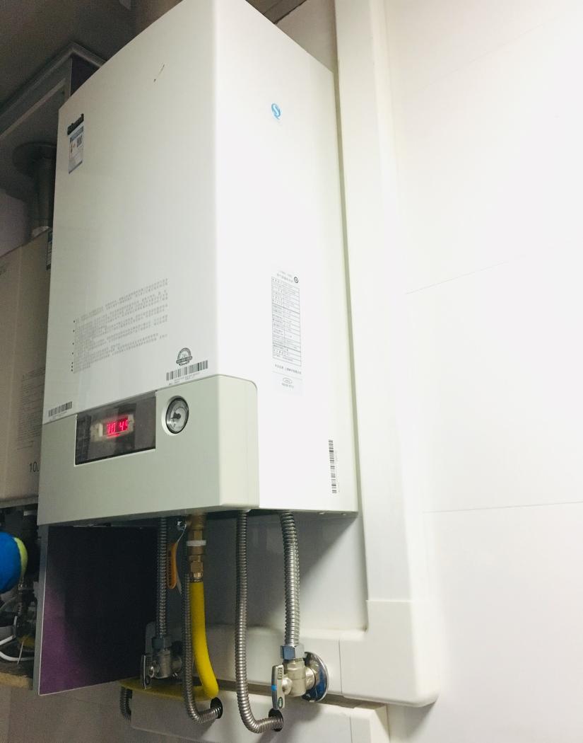 松江荣乐中路德国普特斯暖气片安装案例-8