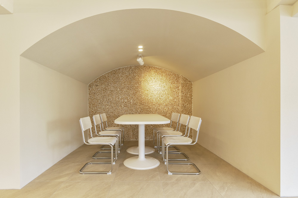 白色与木纹的优雅融合 | 15 坪小空间的精美咖啡厅设计-9