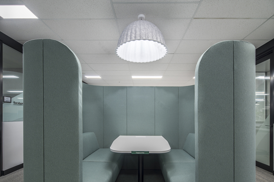 温馨居家风格,突显曲线与自然元素,打造协作办公空间-24