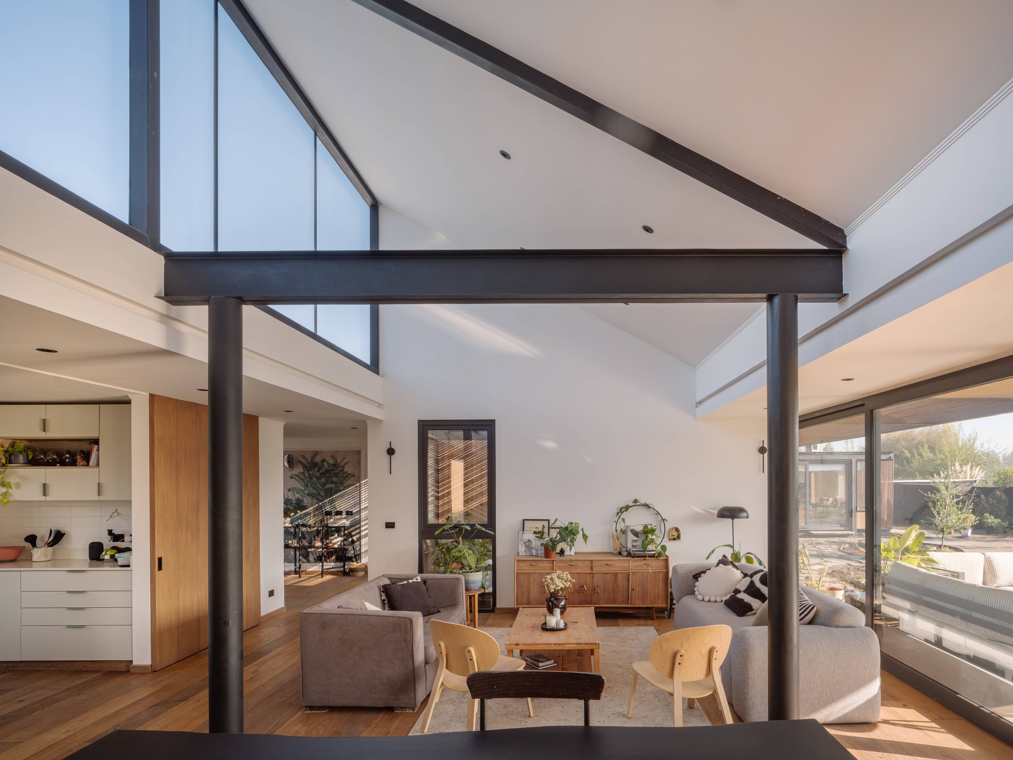 House with Lucarna / Paralelo Transversal-15