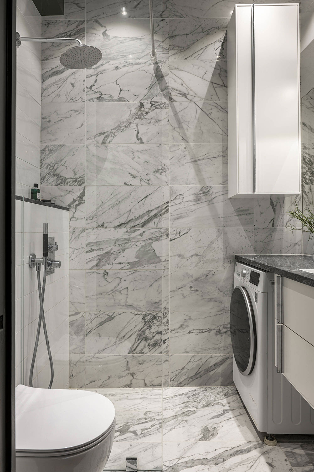 斯德哥尔摩 85 平米公寓 | 混搭风格与大胆艺术碰撞-23