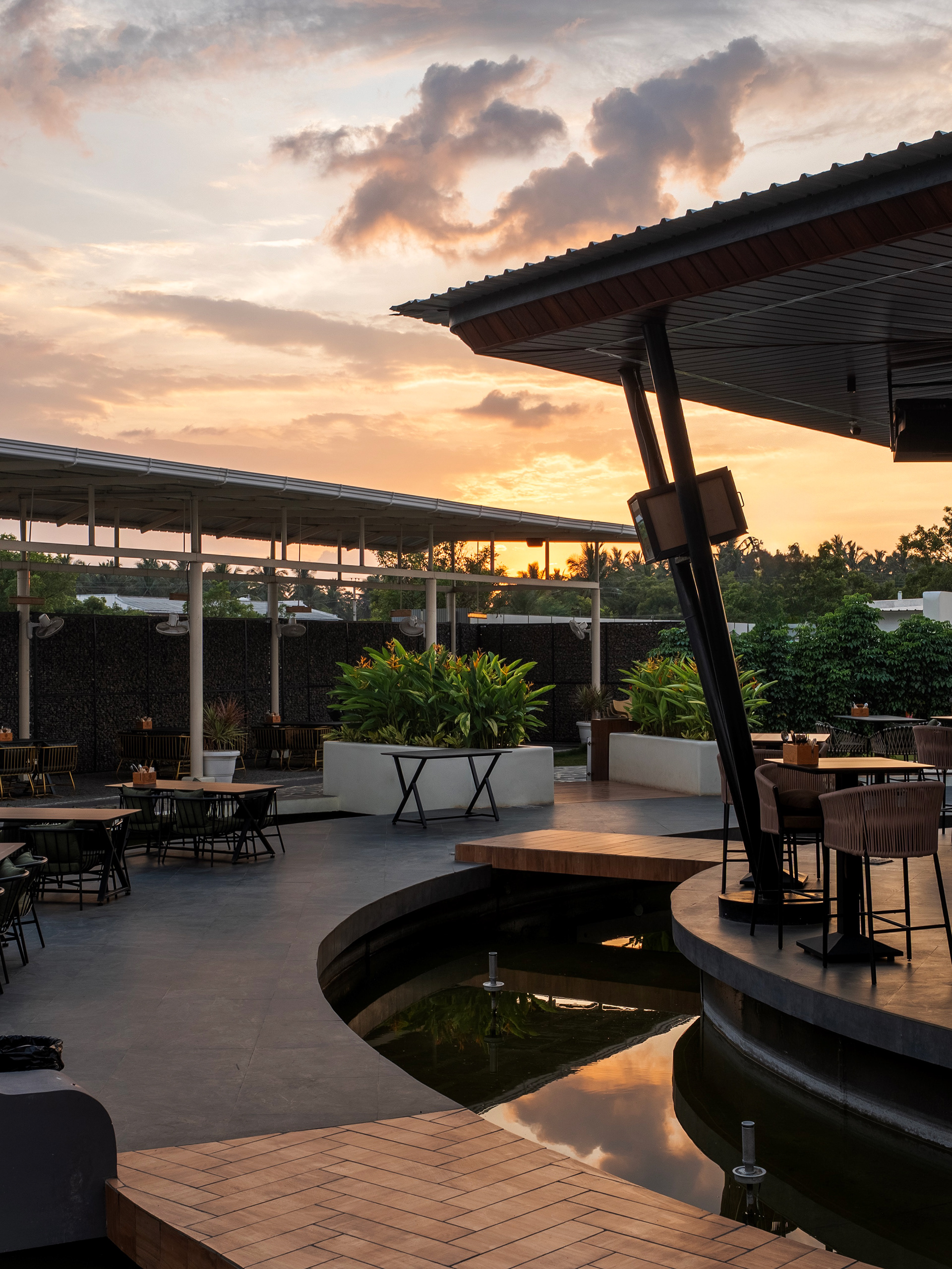 露台餐厅丨KARTHIK ARCHITECTS-44