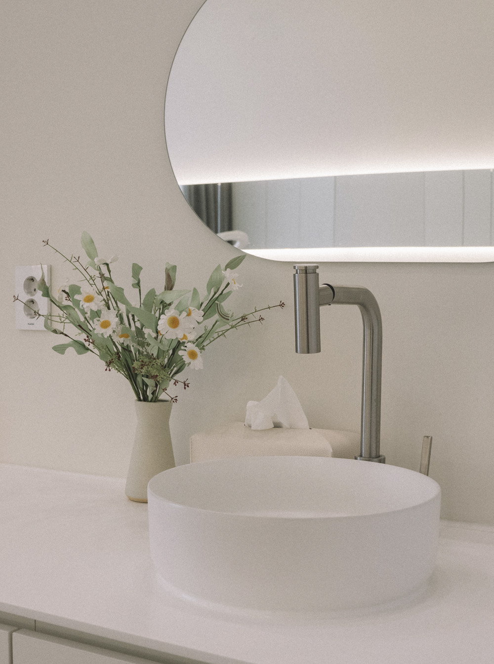 简约时尚 8 平米美妆店设计-17