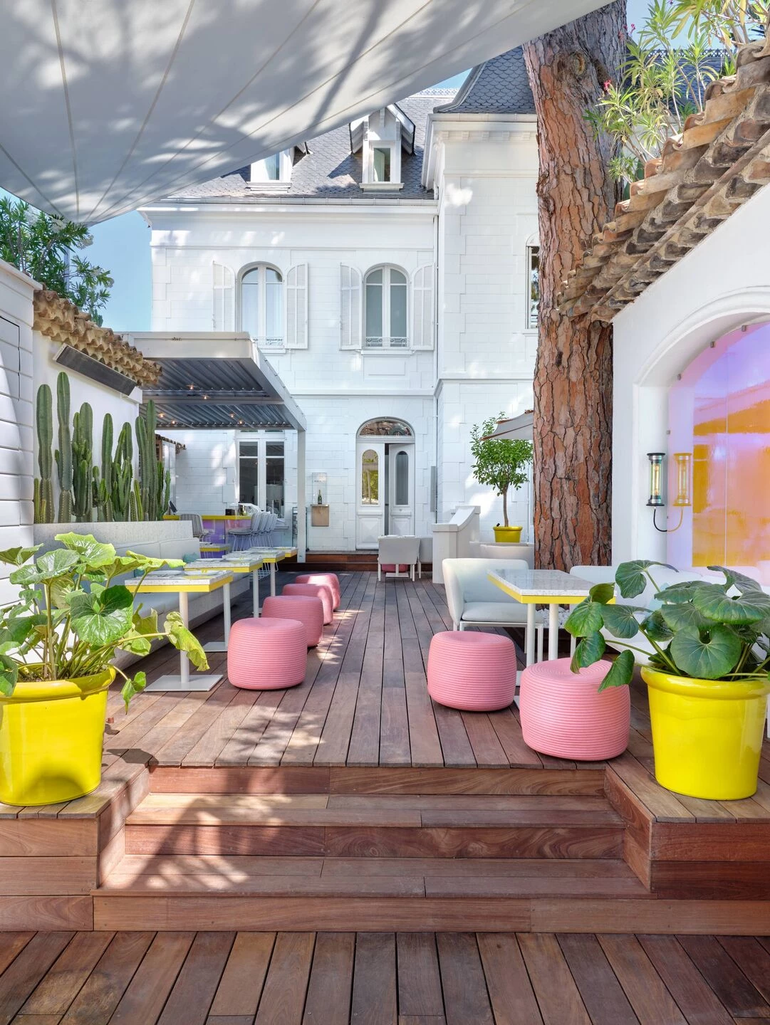 色彩盛宴 · Pharrell Williams 与 Jean Imbert 的法国圣特罗佩兹餐厅设计-11