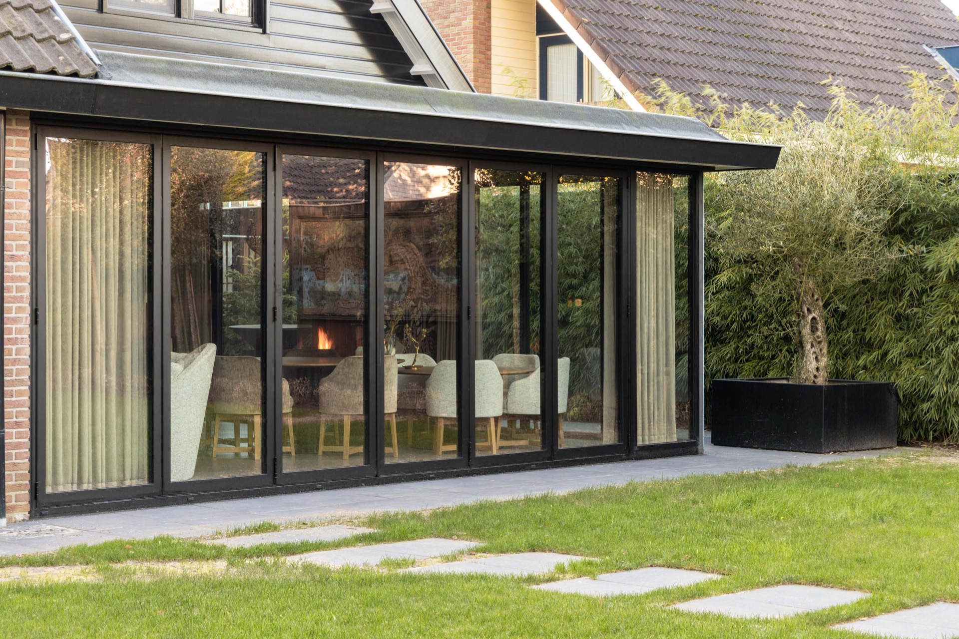 Aanbouw met aluminium kozijnen en stalen binnendeuren-9