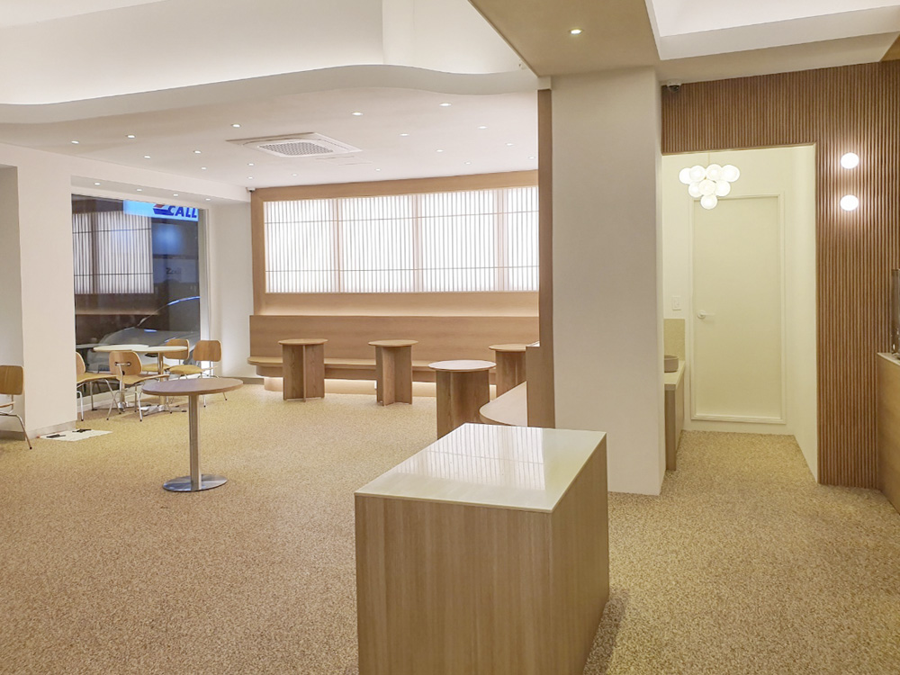 白色与木色，打造温馨 40 平米咖啡厅-5