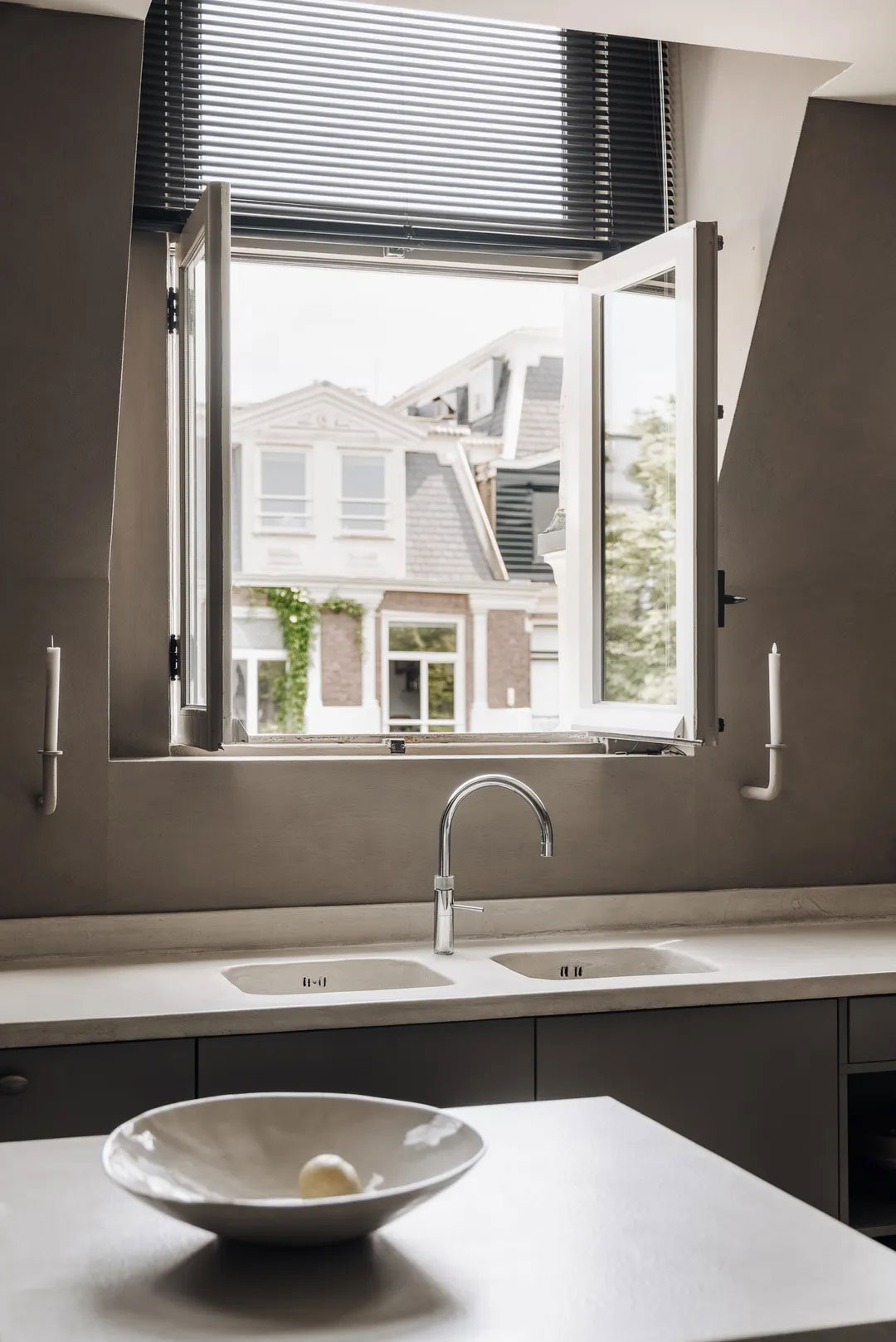 阿姆斯特丹运河公寓的自然极简设计-17