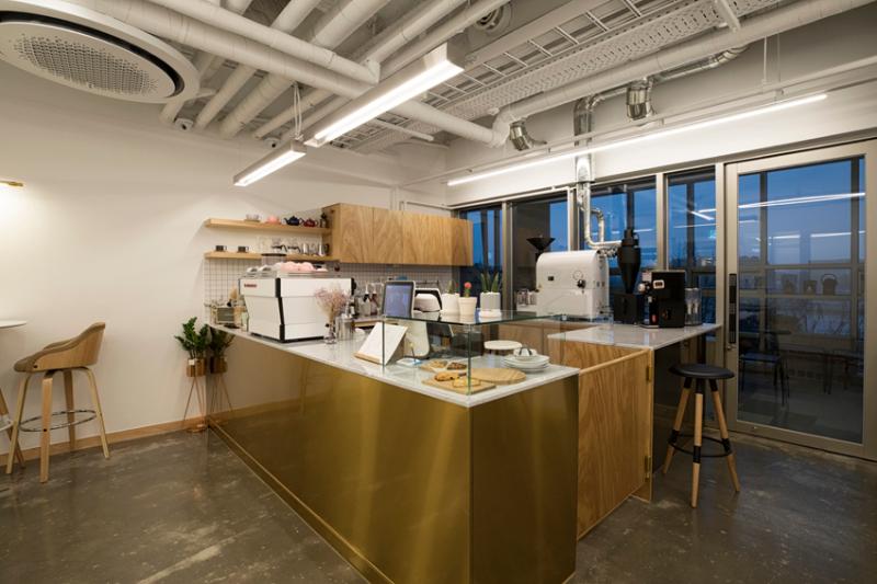 简约风 13 坪咖啡厅，打造温馨空间-5