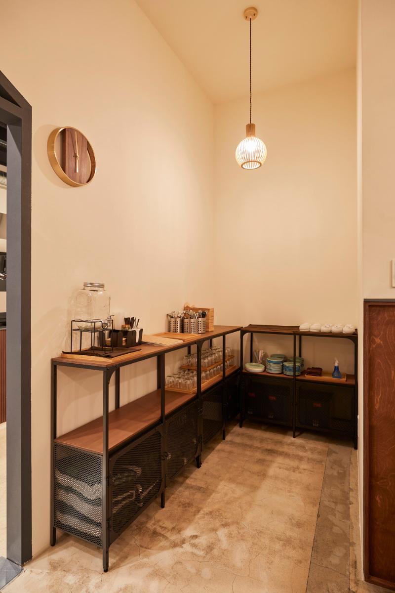 27 坪温馨白色&木质调咖啡厅设计，舒适氛围营造-11