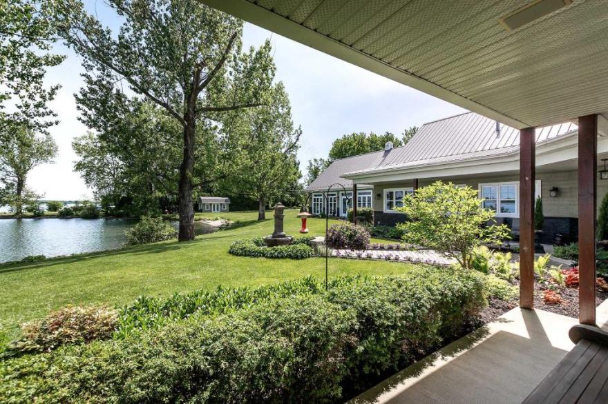 Valleyfield滨水宽敞房产丨加拿大魁北克丨Joli Joli Design-6