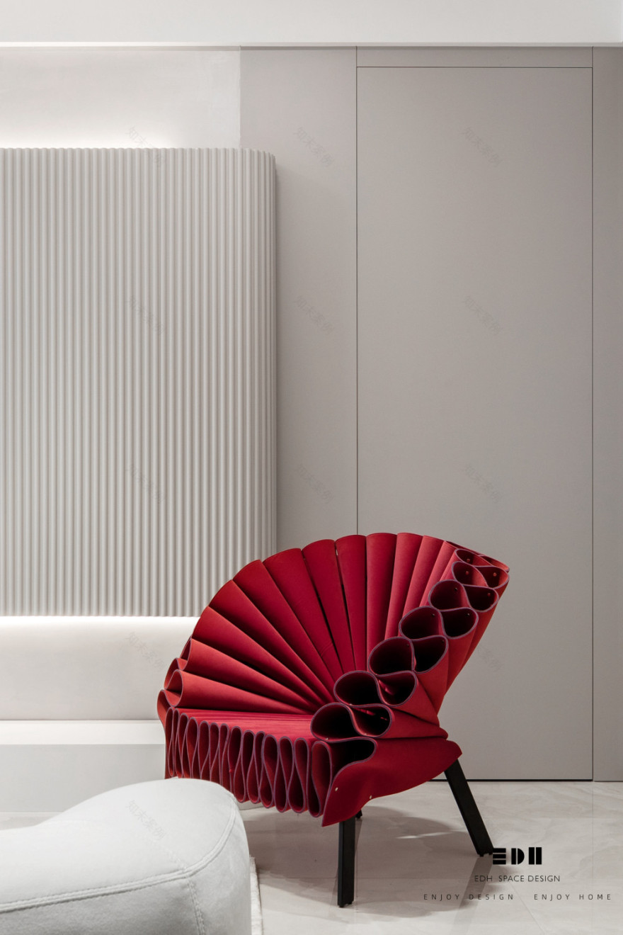 星空之梦 · 红金交织的现代家居空间-19