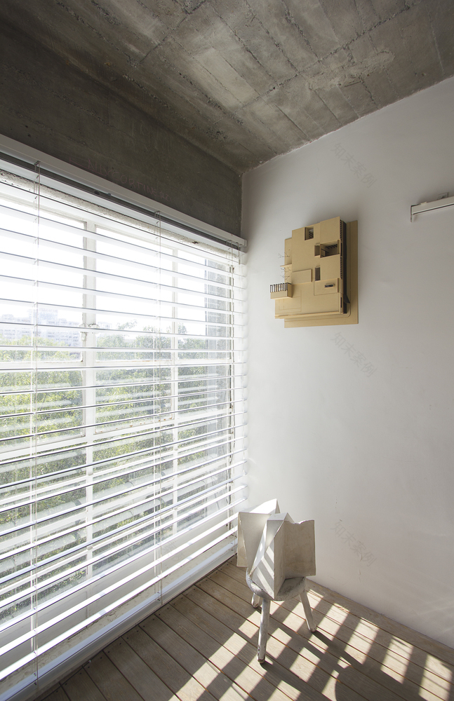 墨西哥城市中心翻新之作,木痕肌理打造独特空间-26