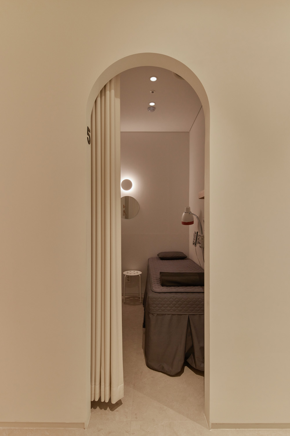 "高级舒适的 31 平米中医诊所设计"-21