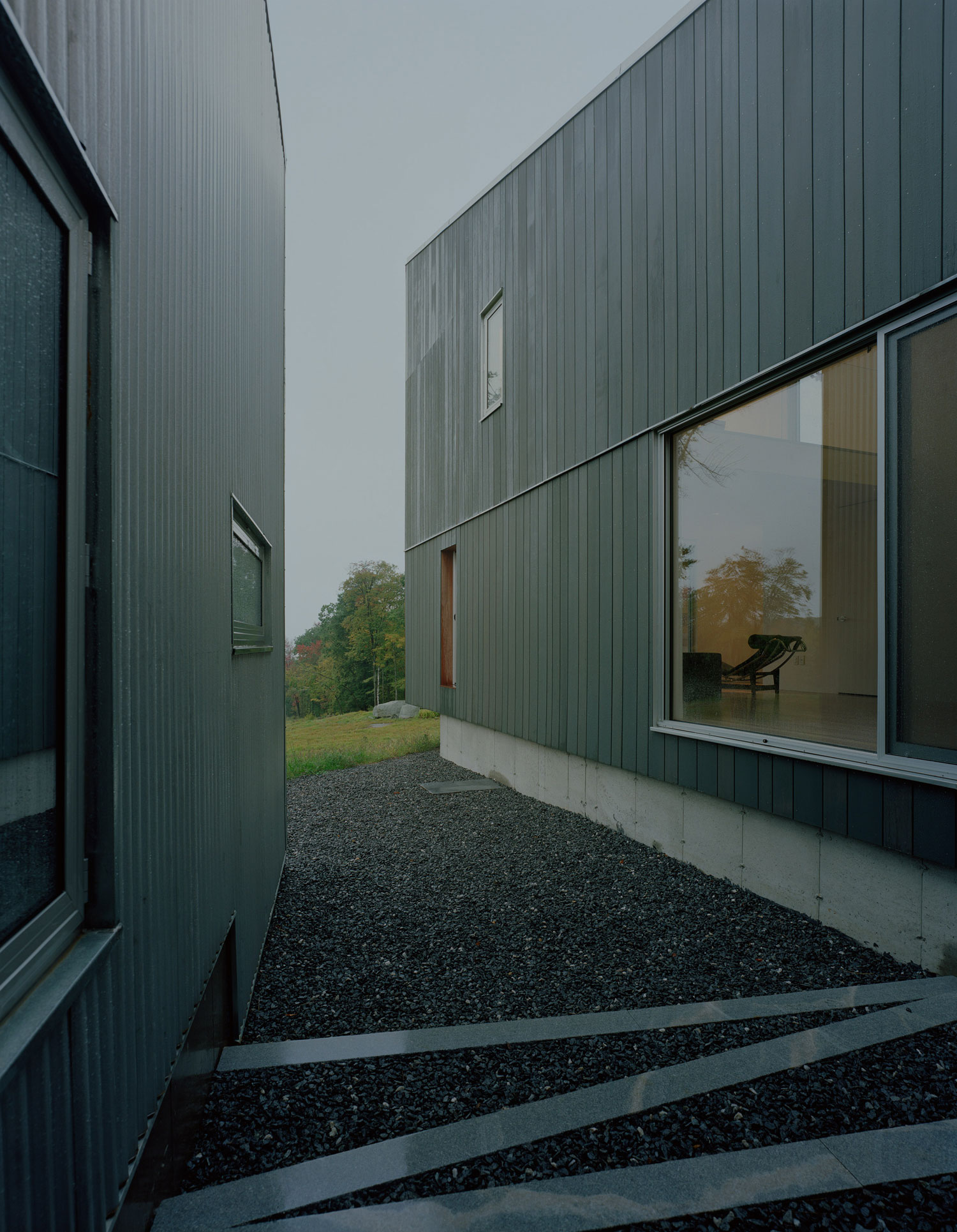 佛蒙特森林中的极简之家-32