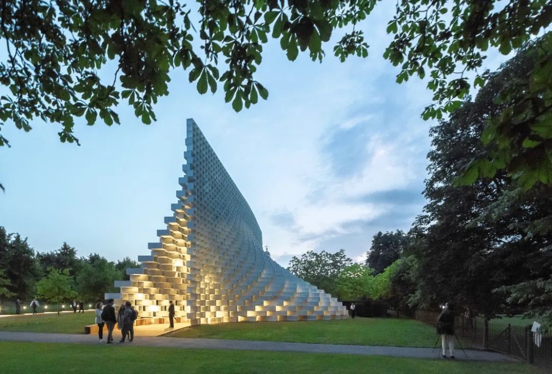 伦敦蛇形展馆"解构"之墙-50