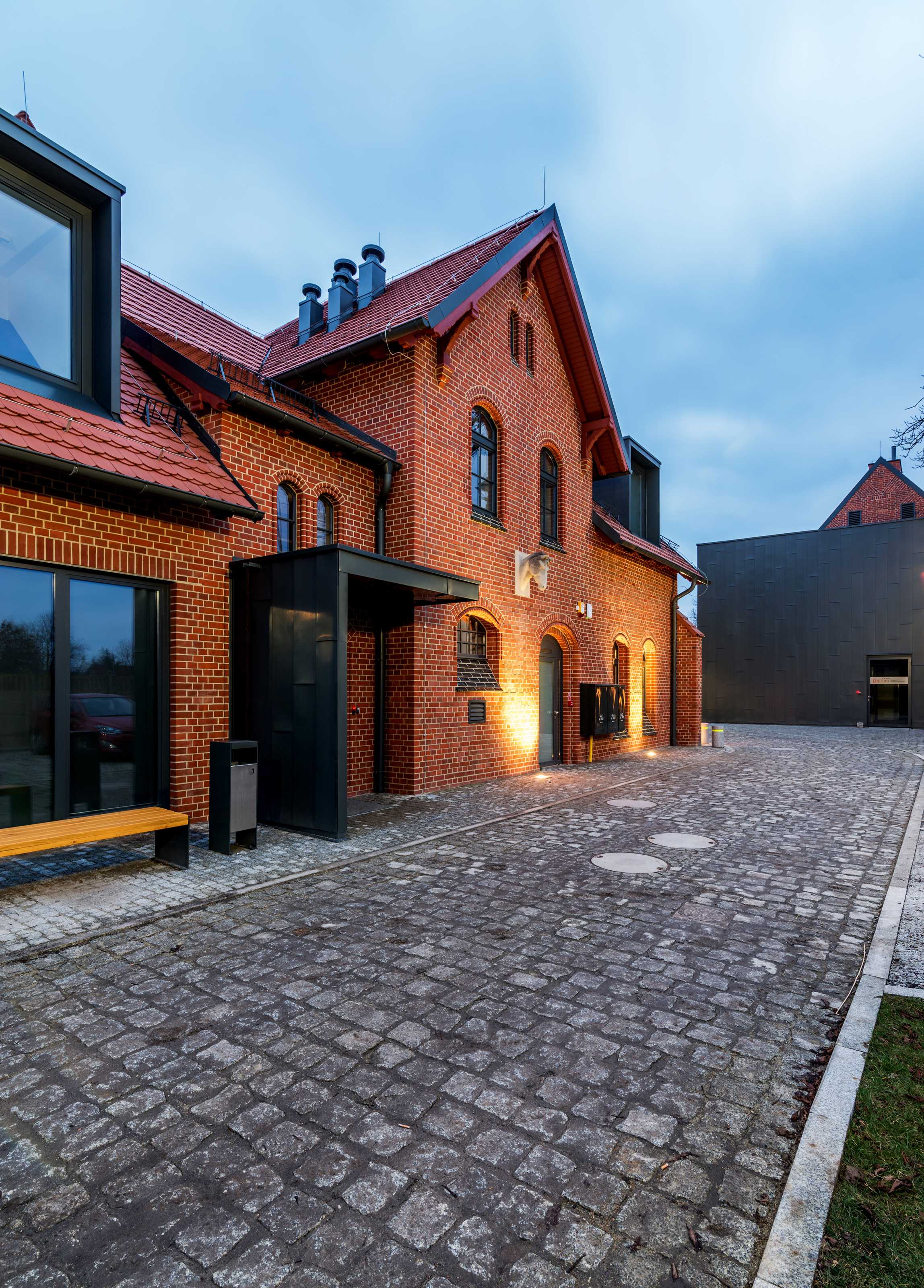 马厩新生 · 历史建筑的现代室内设计演绎-14