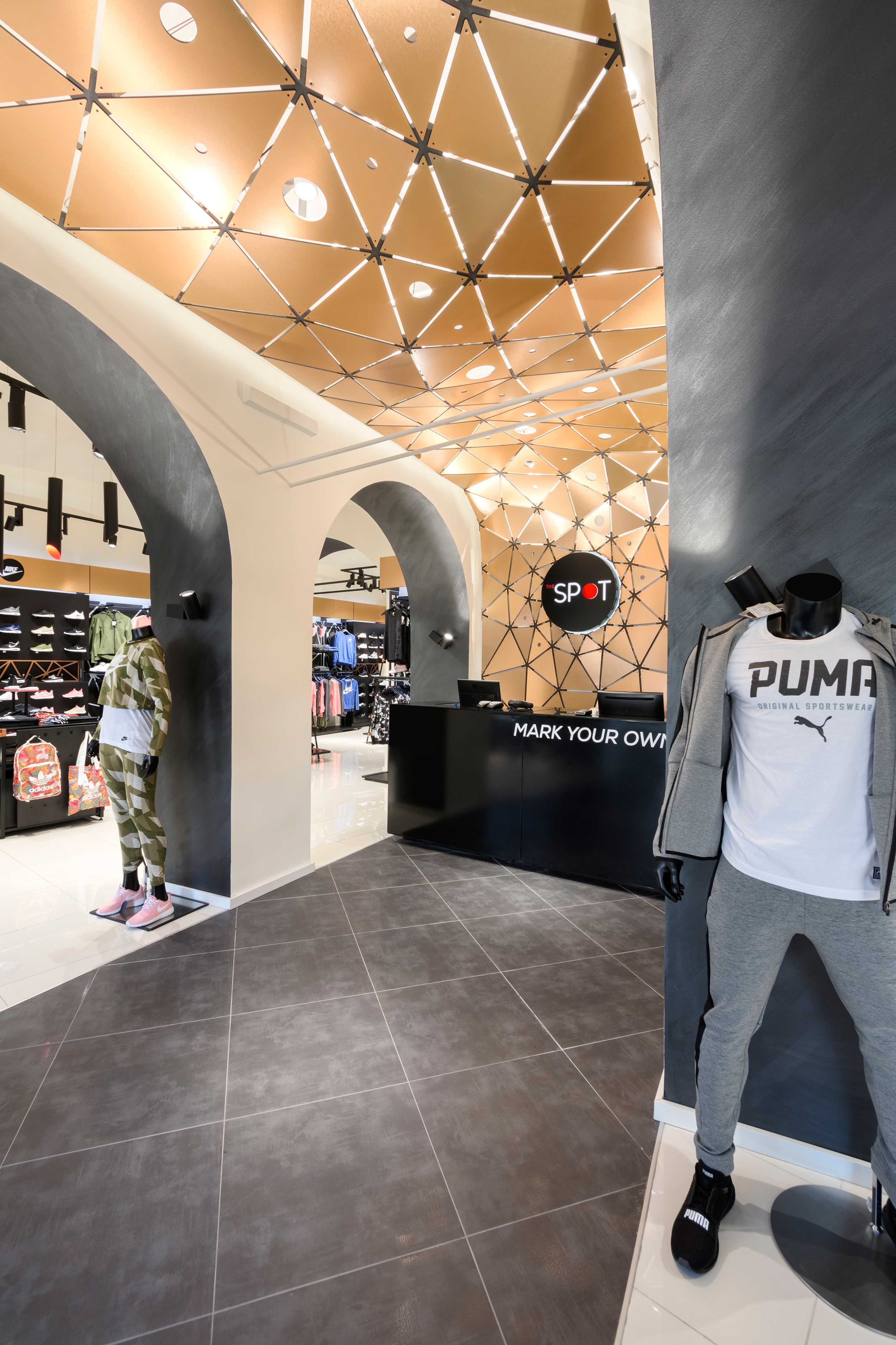 现货多品牌服装店-27