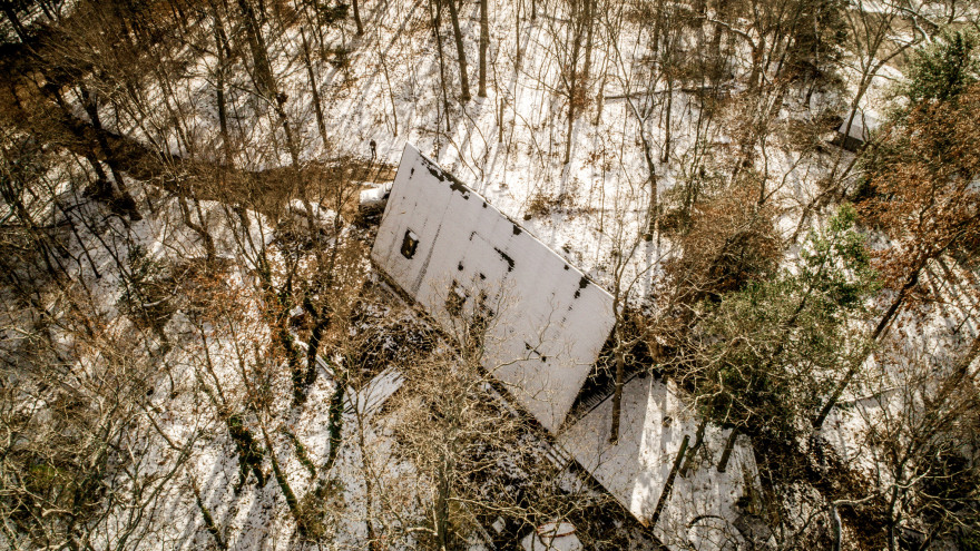 A-frame house becomes cosy guest lodge outside Philadelphia-24