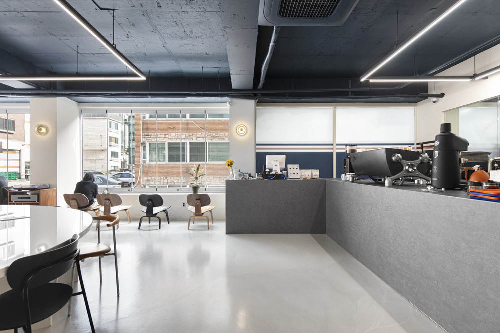 首尔 50 平小空间打造出的工业风咖啡厅-6