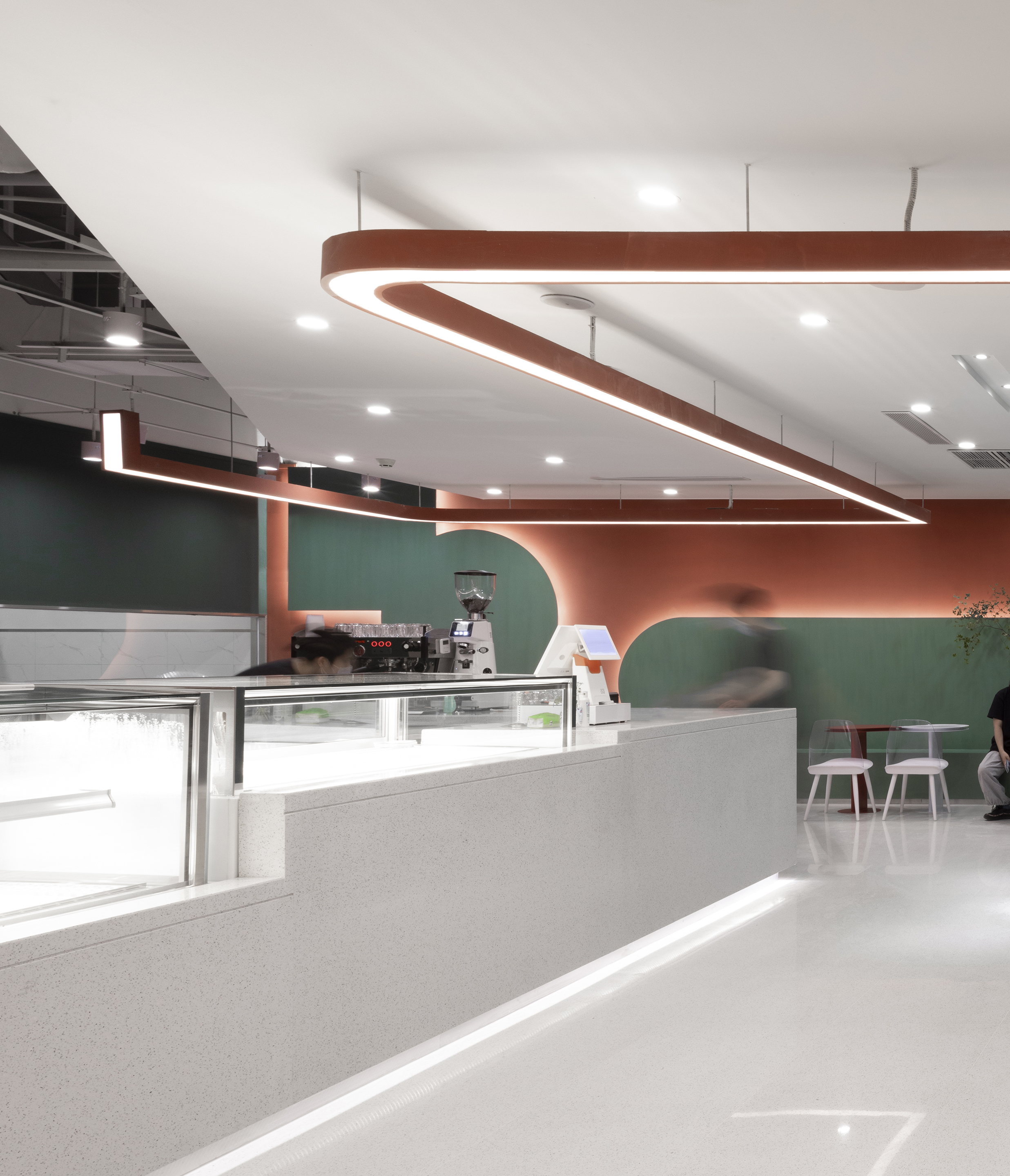 宇宙甜品店 · 多彩互动的垂直空间设计-11