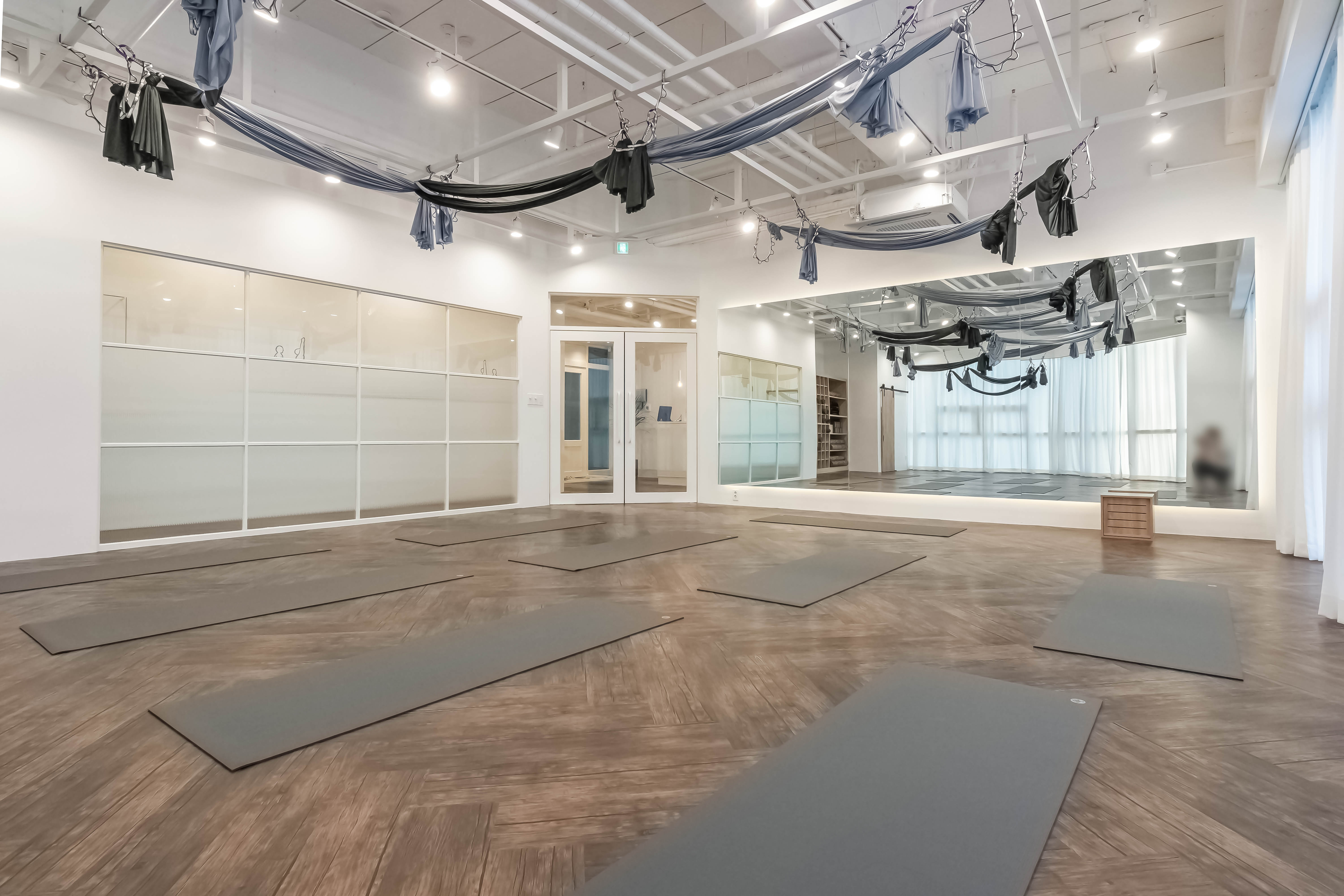 45 平米瑜伽室，极简设计诠释宁静空间-5