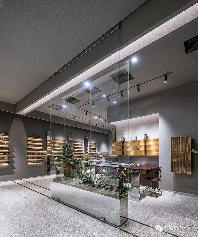 用玻璃与黄铜贯穿空间·北京阿目眼镜店铺-12