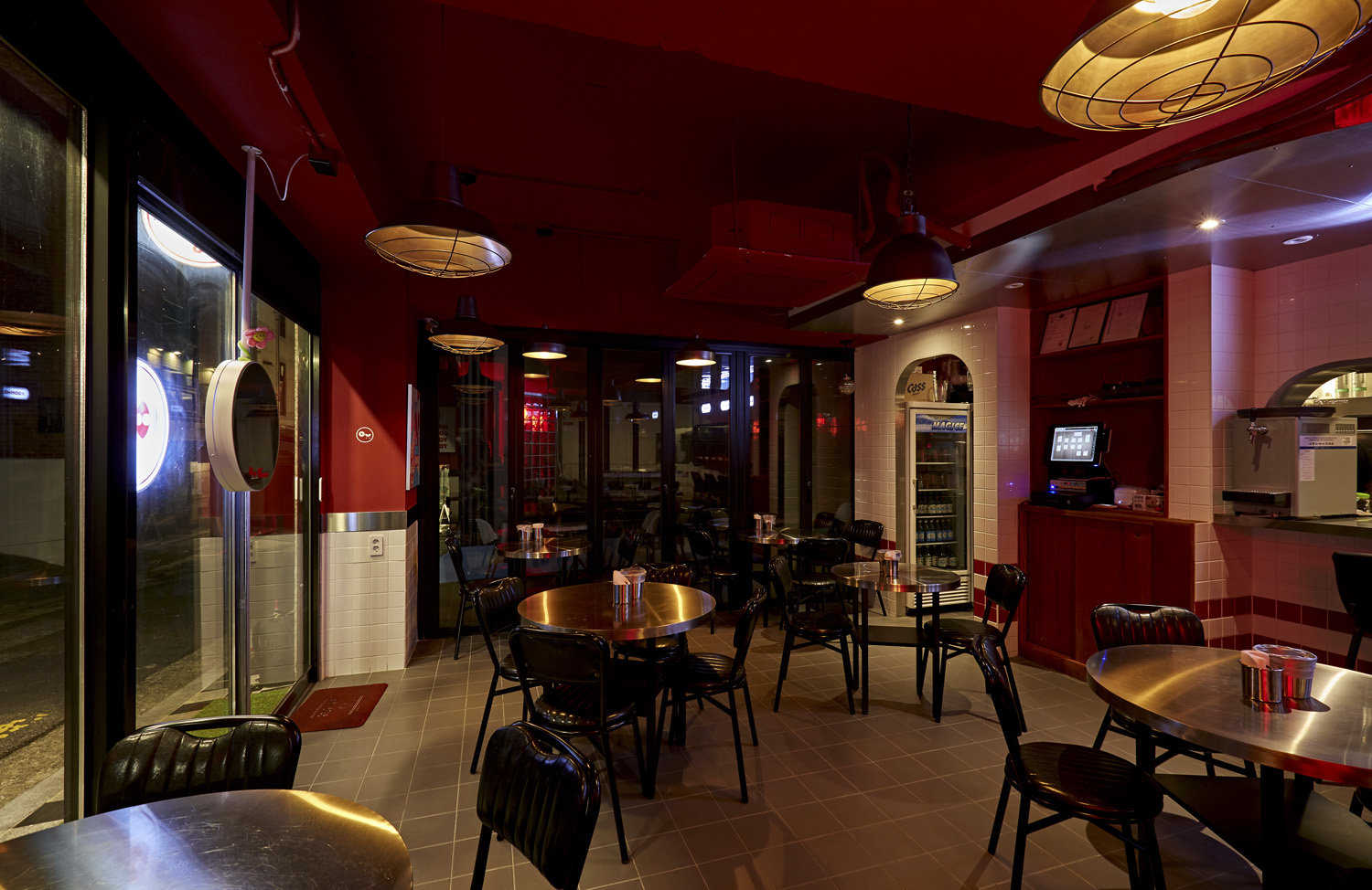 光影营造独特氛围的 18 坪小酒馆设计-12