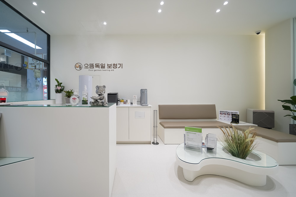 白色迷你设计，17 平米警钟服务中心-3