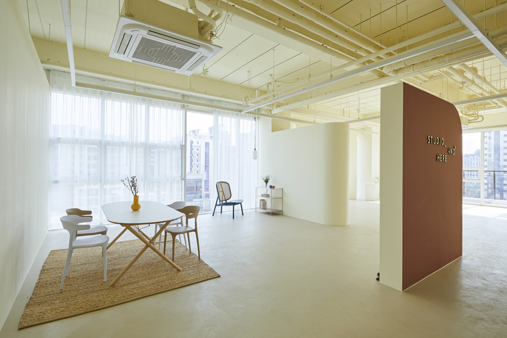 30 平米极简工作室，白色调的优雅魅力-3