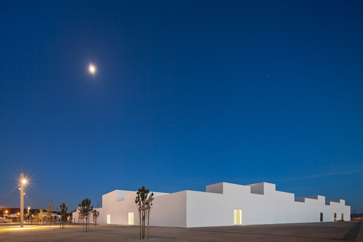 Aires Mateus 打造独特校园空间-32