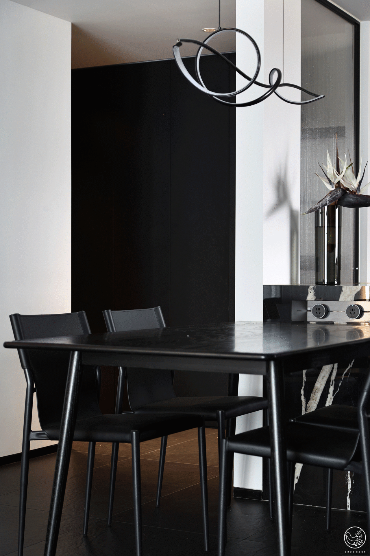 黑白灰的克制与浪漫-28