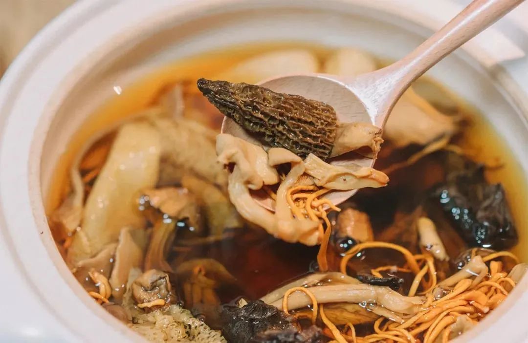 九种菌菇炖出冬日暖心汤丨中国云南-9