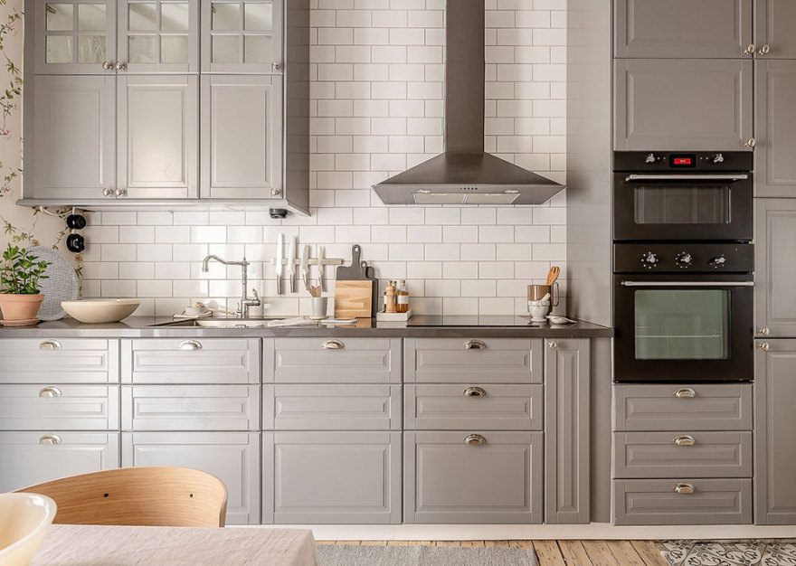 哥德堡公寓 | 温馨的粉色调与花卉壁纸的完美结合-12