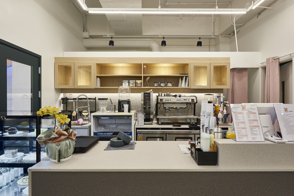 现代简约 45 平爱犬咖啡厅 爱犬酒店内饰设计案例-12