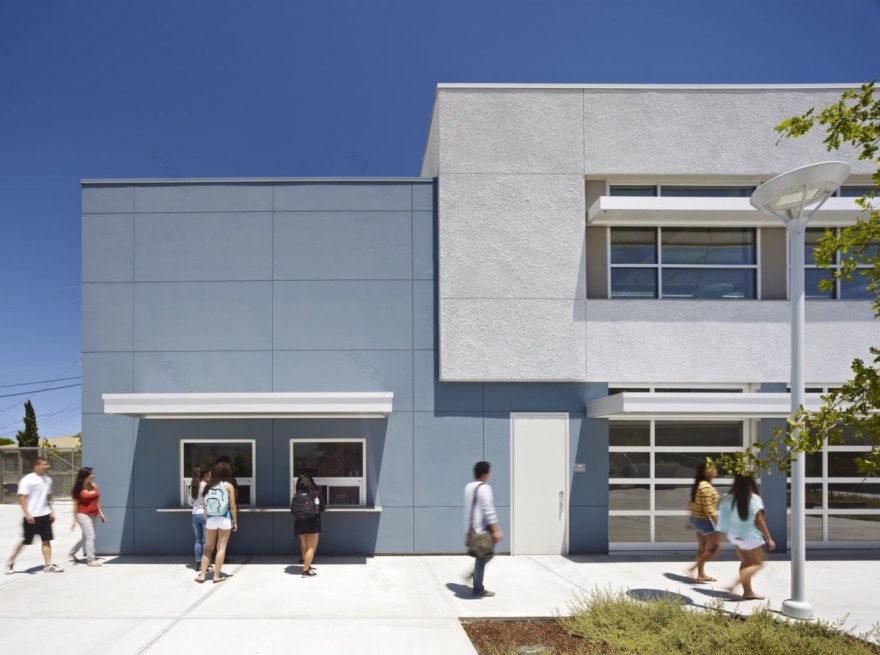 加州 East Palo Alto Academy 中学绿色校园设计丨CAW Architects-7