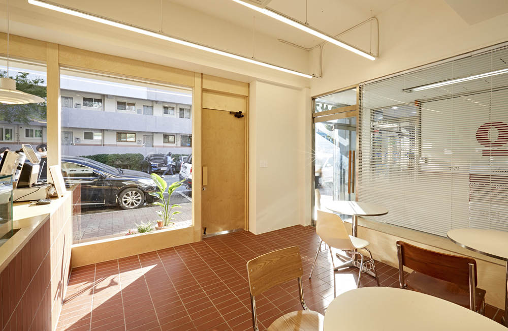 "白色木屋咖啡厅 | 温馨而时尚的设计"-10