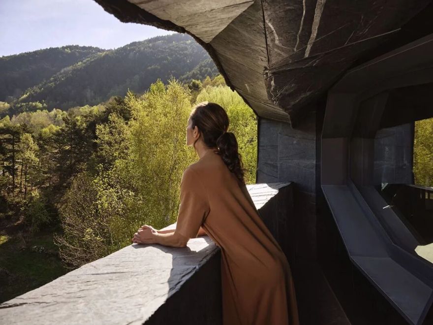 让·努维尔新作|岩石与森林之诗,22000块石材拼贴的豪宅-45