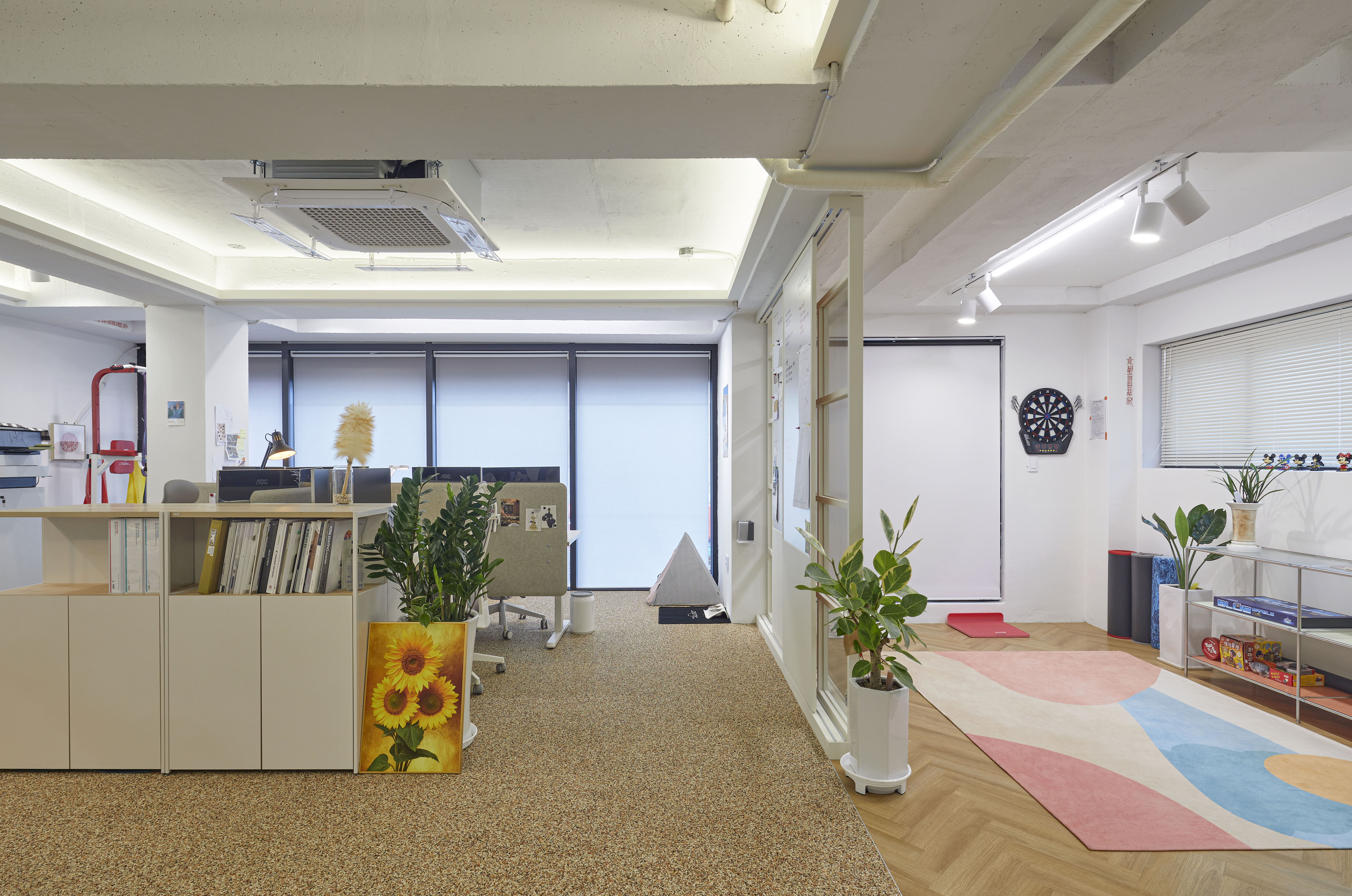 极简 24 平米办公空间设计-7