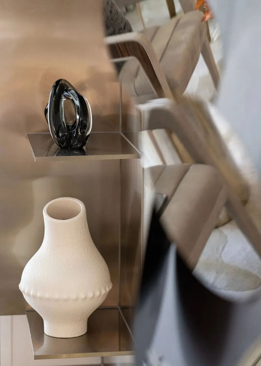 全球视野下的轻奢公寓设计丨中国上海丨HWCD 设计工作室-24