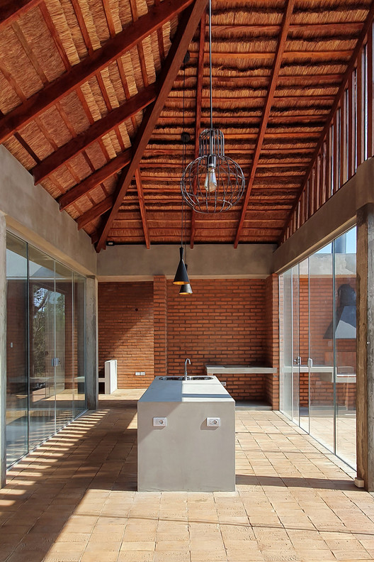 树荫下的低成本环保住宅-13