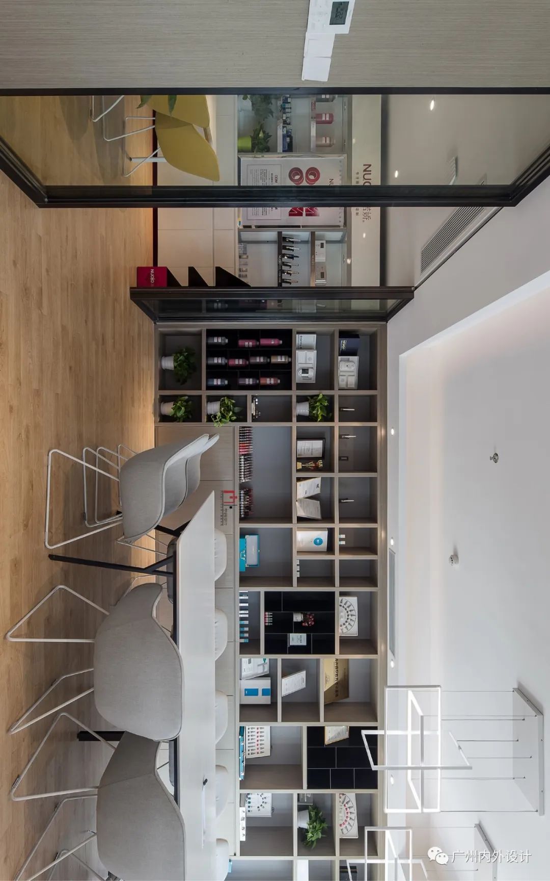 霸道女总裁的现代简约办公室-15