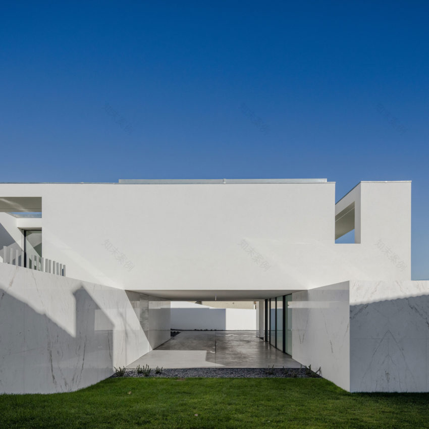 葡萄牙现代白色家居,融入自然美景-6