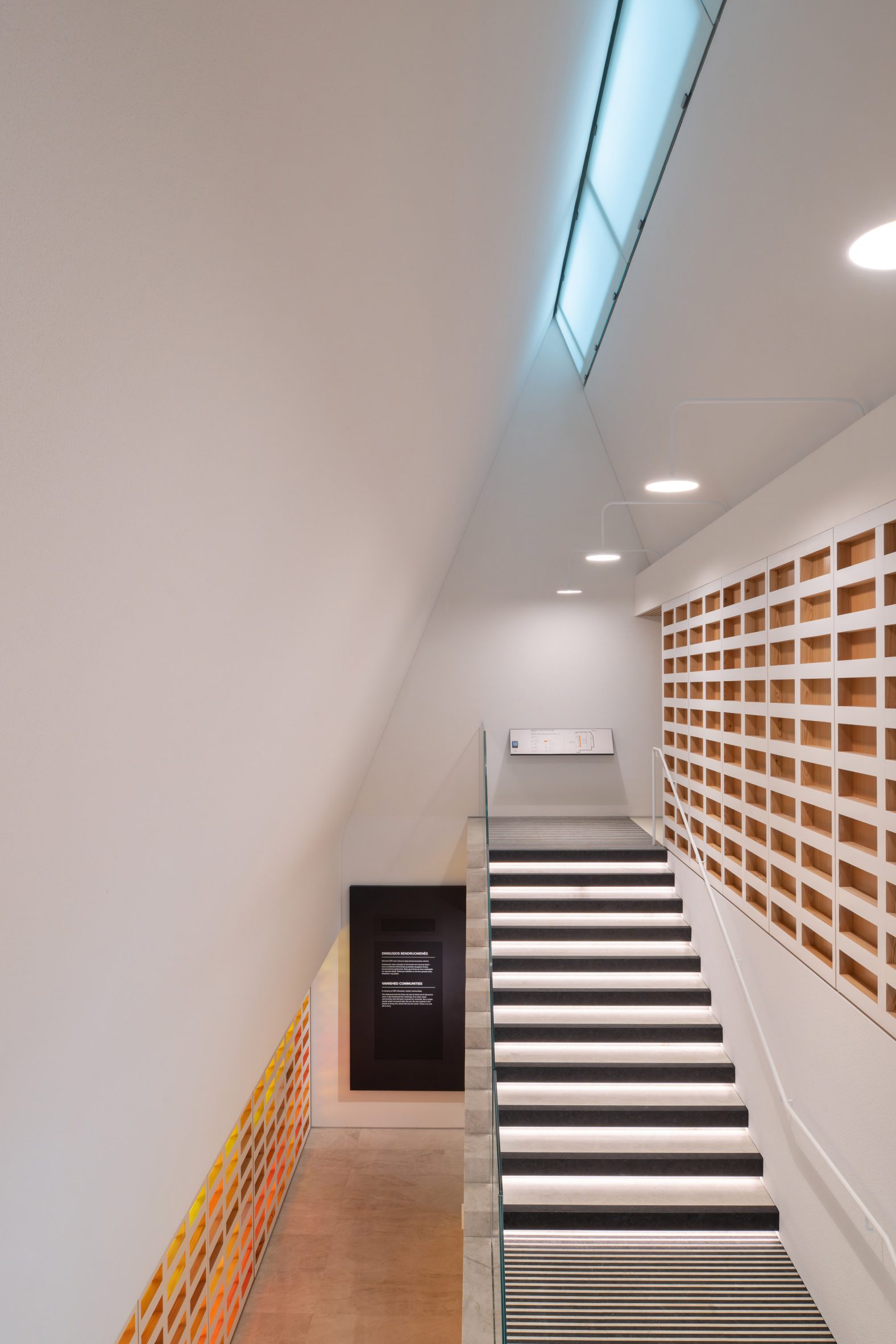 失落的 shtetl 犹太博物馆

注：shtetl是一个源自意第绪语的词汇，指东欧犹太人聚居的小镇，在英语里也常直接使用该词，没有完全对应的准确中文词汇，这里保留英文未译 丨立陶宛丨Lahdelma & Mahlamäki Architects-23