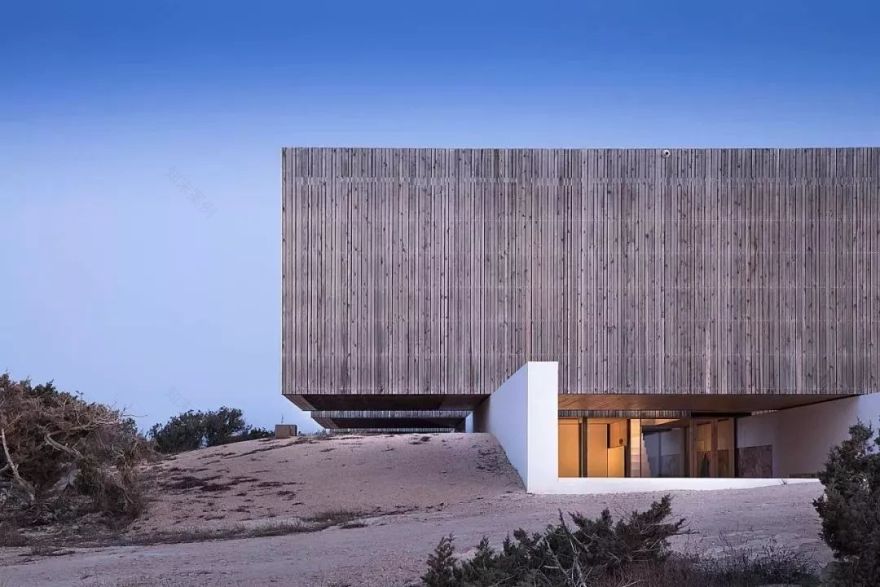 岩石上的住宅--木头做的房子 mariàcastelló-14