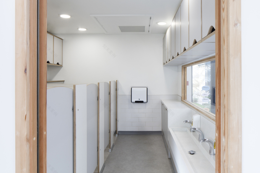 草地上的托儿所,英国 / MailenDesign-41