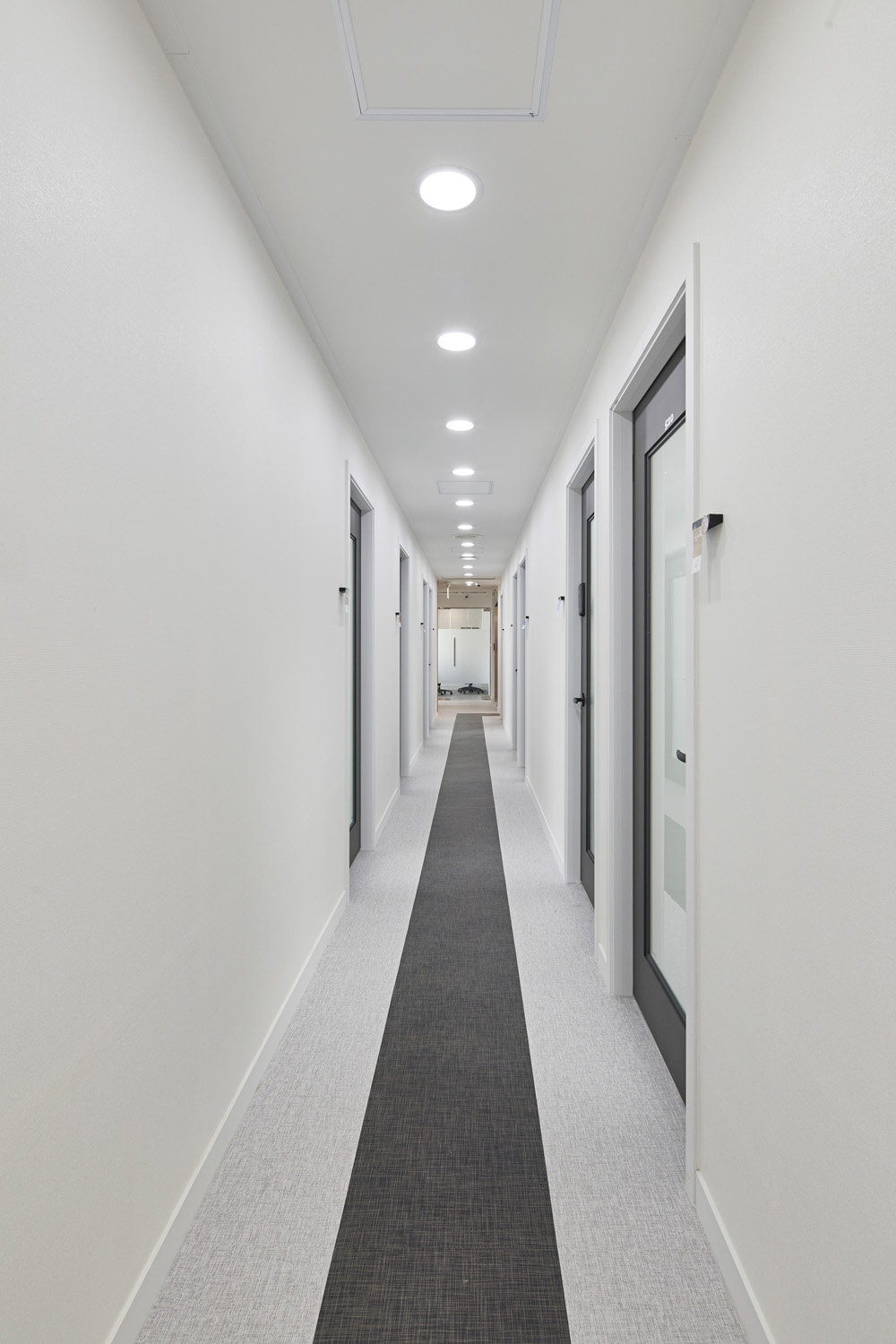 100 平极简共享办公空间设计-17