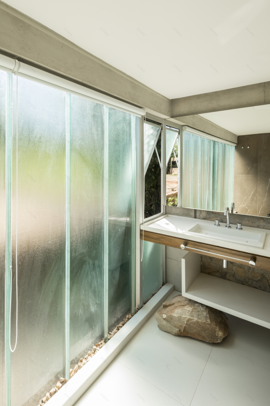 岩石与水的交融——Peak House 别墅设计-9