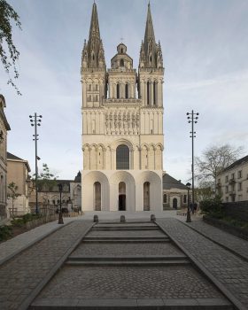 法国昂热大教堂拱形入口及画廊丨隈研吾建筑都市设计事务所